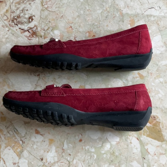 NWOT Geox suede loafers, red, size 38.5, new no box, silver buckle - Picture 3 of 4
